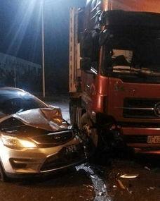国产车撞坏货车视频,国产车与货车相撞事故现场惊险瞬间